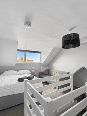 Amaya Four - Sleeps 5 - 1 bed apartment - Newly renovated- Close to town centre -Grantham